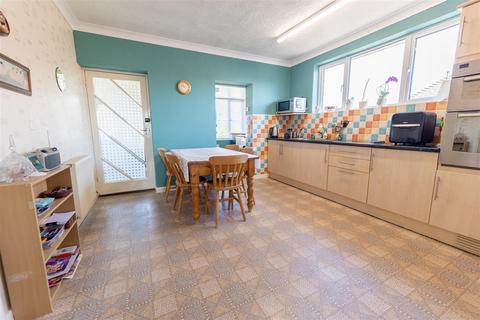 3 bedroom maisonette for sale, Wash Lane, Clacton-On-Sea, CO15 1