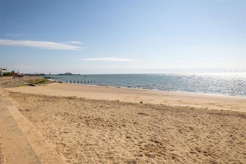 3 bedroom maisonette for sale, Wash Lane, Clacton-On-Sea, CO15 1