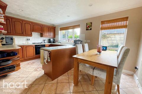 4 bedroom detached house for sale, Steeple View, March