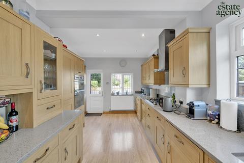 16 Whitehall Road, London, E4 6EQ