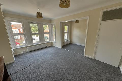 2 bedroom property to rent, 2 bedroom property in Westcliff on Sea