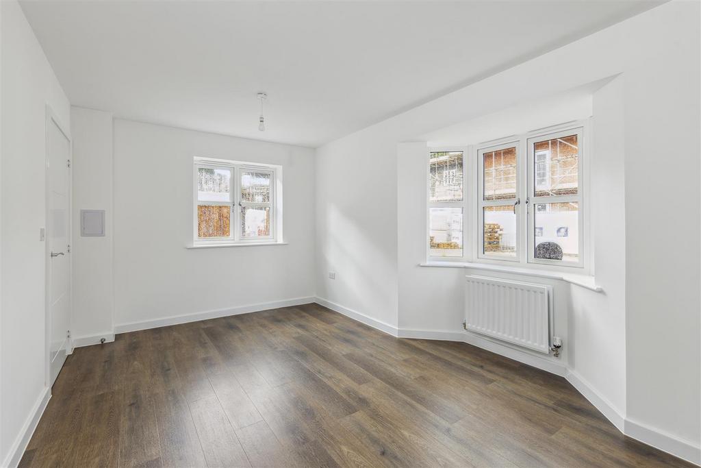 6-Electric-Close2c-Catteshall-Court2c-Godalming-GU