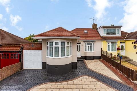 3 bedroom bungalow for sale, Vaughan Avenue, Hornchurch, RM12