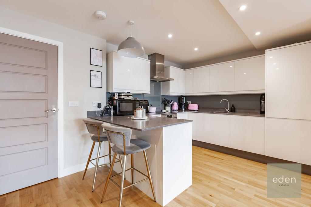 Kitchen / Breakfast Area
