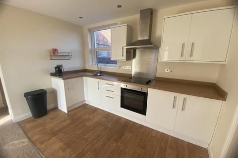 2 bedroom apartment to rent, Field Road, Thorne, Doncaster