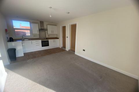 2 bedroom apartment to rent, Field Road, Thorne, Doncaster