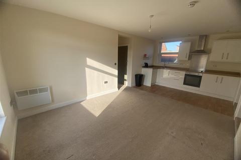 2 bedroom apartment to rent, Field Road, Thorne, Doncaster