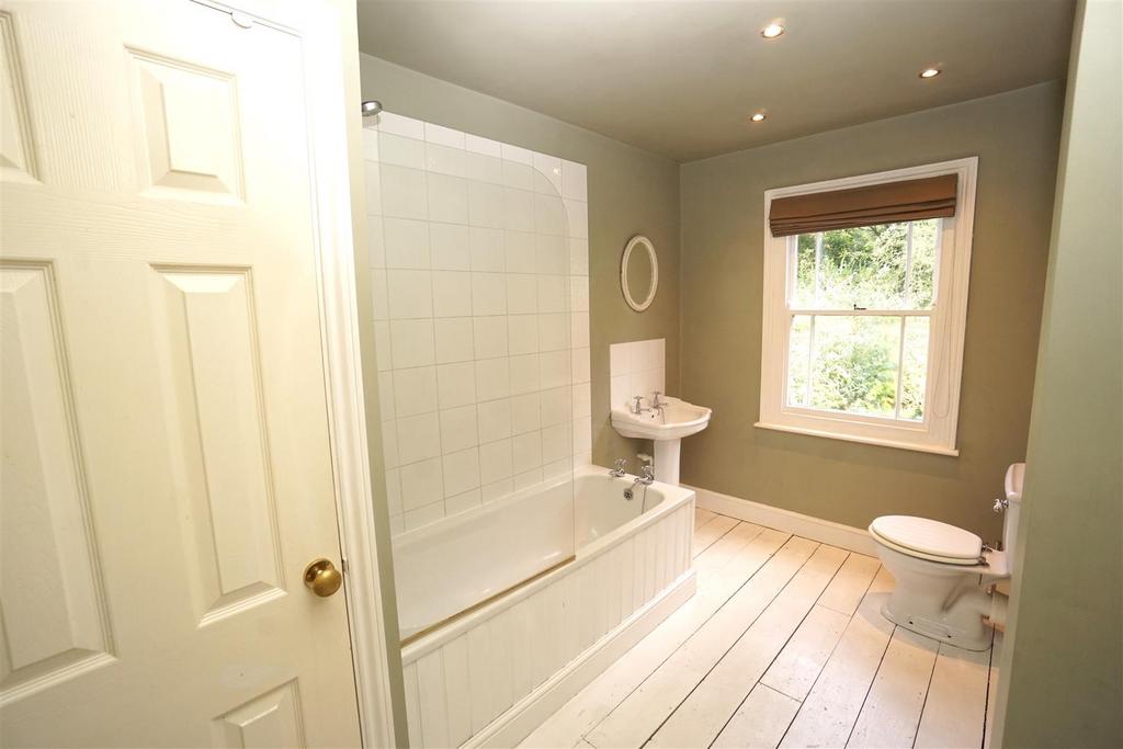 Bathroom 1.JPG