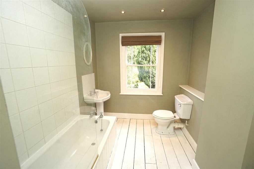 Bathroom 2.JPG