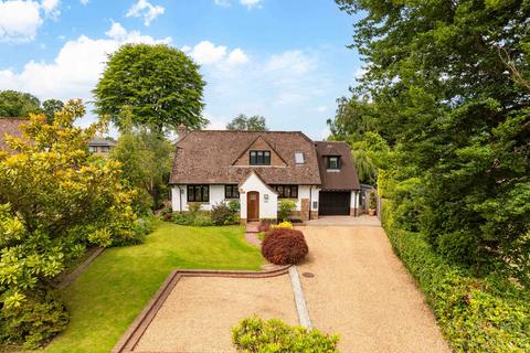 4 bedroom detached house for sale, Mount Close, Crawley RH10