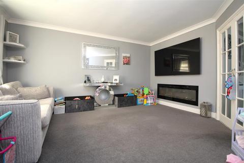4 Caldbeck Close, Gunthorpe, Peterborough, PE4 7NF