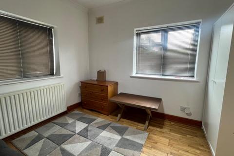 Studio to rent, Whitebutts Road, Ruislip, Greater London