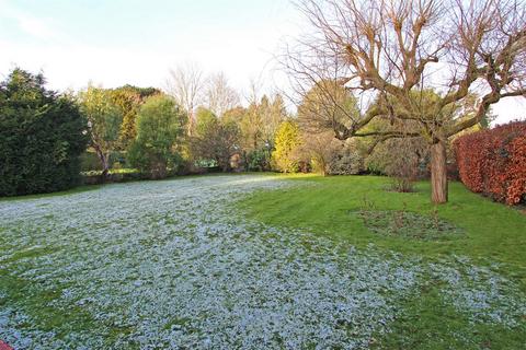 Taronga How Lane, Chipstead, Coulsdon, CR5 3LN
