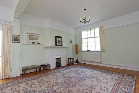Taronga How Lane, Chipstead, Coulsdon, CR5 3LN