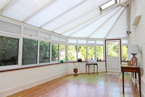 Taronga How Lane, Chipstead, Coulsdon, CR5 3LN