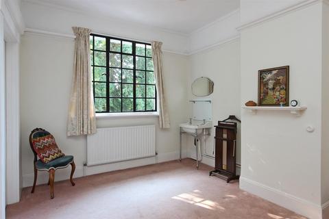 Taronga How Lane, Chipstead, Coulsdon, CR5 3LN