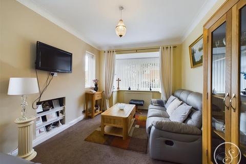 2 bedroom detached bungalow for sale, Reinwood Avenue, Leeds