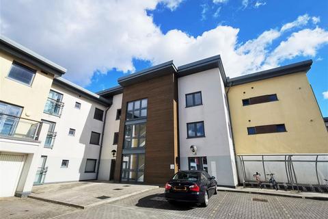 3 bedroom apartment for sale, St Stephens Court, Marina, Swansea