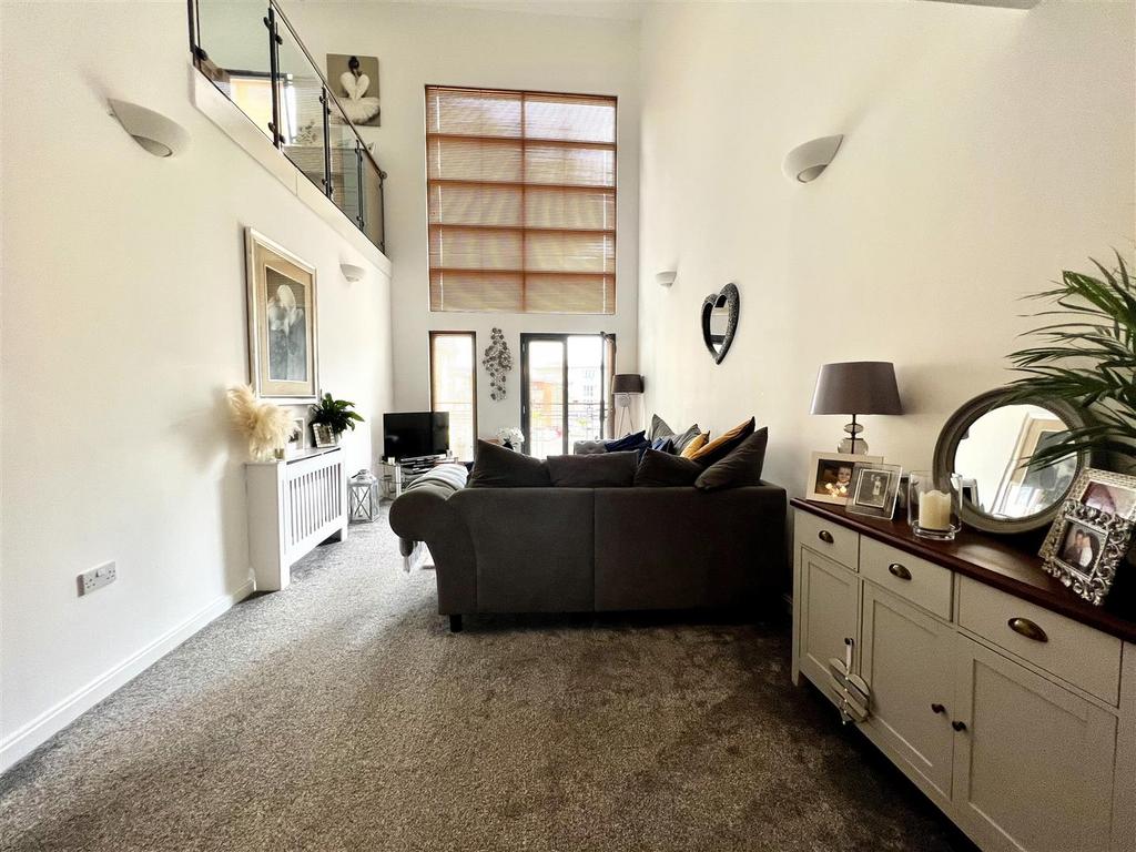 Lounge 1.jpg