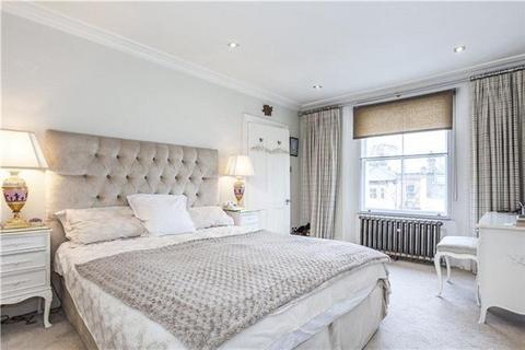 3 bedroom flat for sale, Soho, London W1D