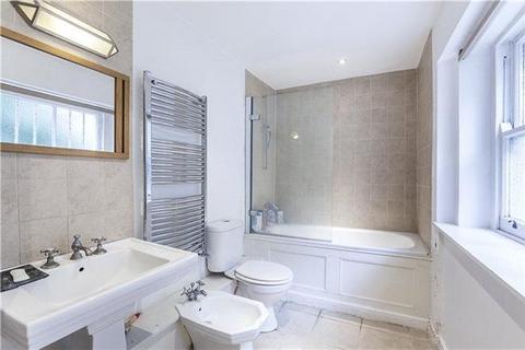 3 bedroom flat for sale, Soho, London W1D