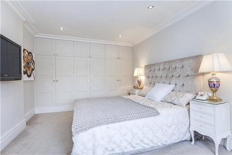 3 bedroom flat for sale, Soho, London W1D