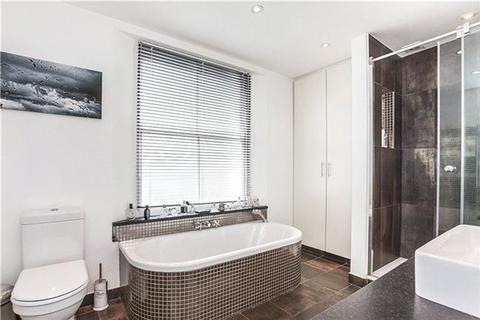 3 bedroom flat for sale, Soho, London W1D