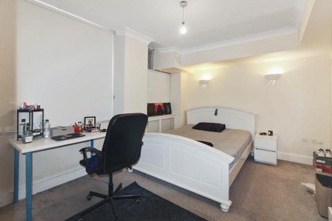 3 bedroom flat for sale, Bayswater, London W2