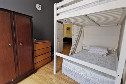 4 bedroom flat to rent, Clerkenwell, London EC1N