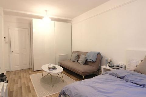 Studio to rent, Marylebone, London NW1