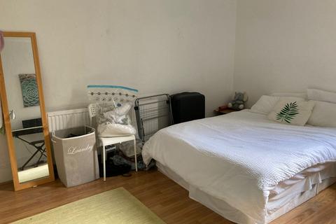 3 bedroom flat to rent, Holloway, London N7