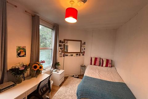 3 bedroom flat to rent, Holloway, London N7