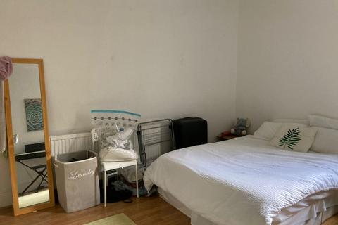 3 bedroom flat to rent, Holloway, London N7