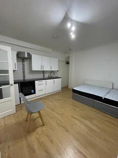 Studio to rent, Camden Town, London NW1