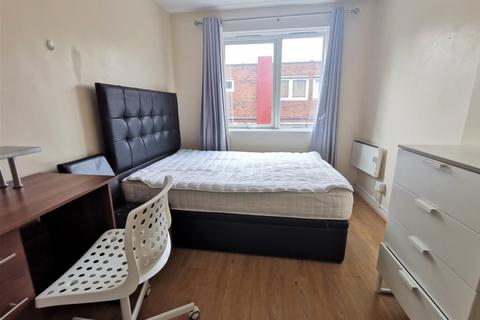 3 bedroom flat to rent, St Pancras, London NW1