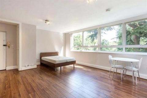 Studio to rent, Hornsey, London N6