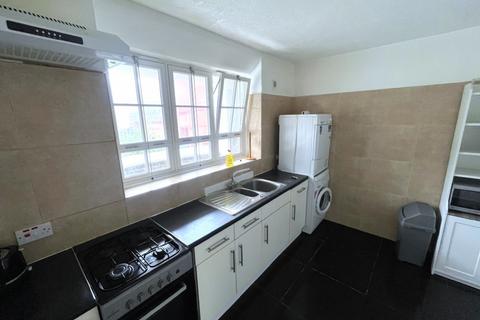 3 bedroom flat to rent, Euston, London NW1