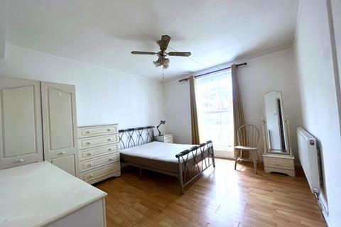 3 bedroom flat to rent, Euston, London NW1