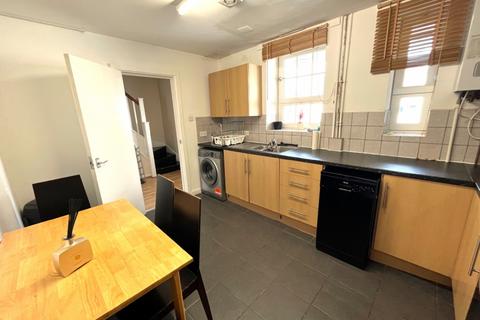 4 bedroom flat to rent, Euston, London NW1