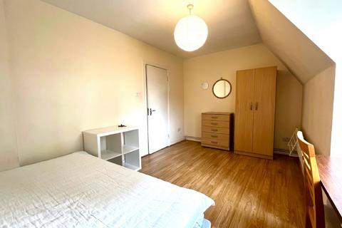 4 bedroom flat to rent, Euston, London NW1