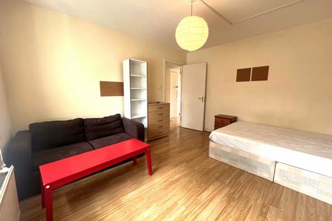 4 bedroom flat to rent, Euston, London NW1