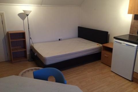 Studio to rent, London NW6