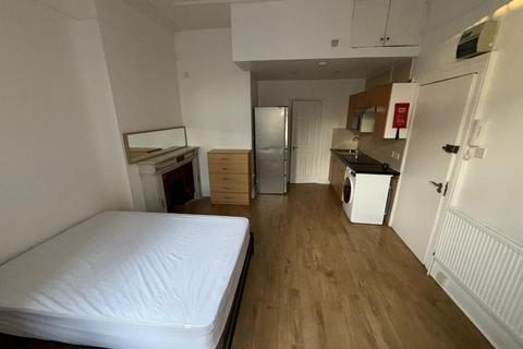 Studio to rent, Cricklewood, London NW2