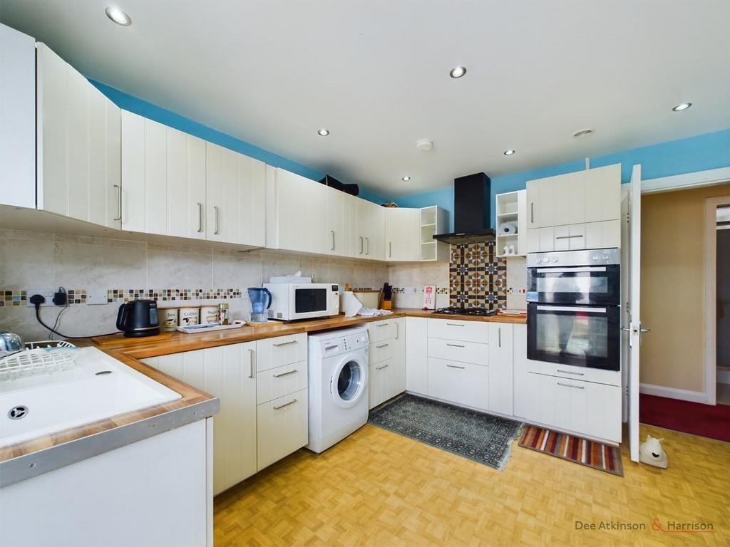 Kitchen/Dining Area