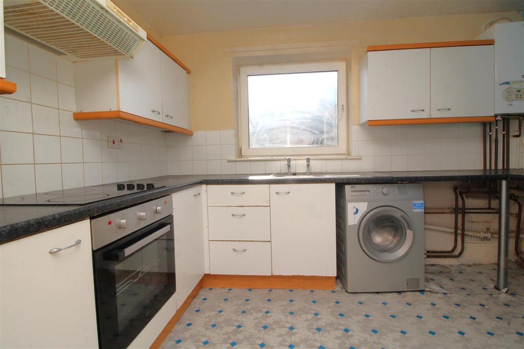 Kitchen 2 .JPG