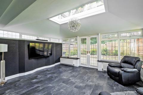 280 Apperley Road, Bradford, BD10 0PX