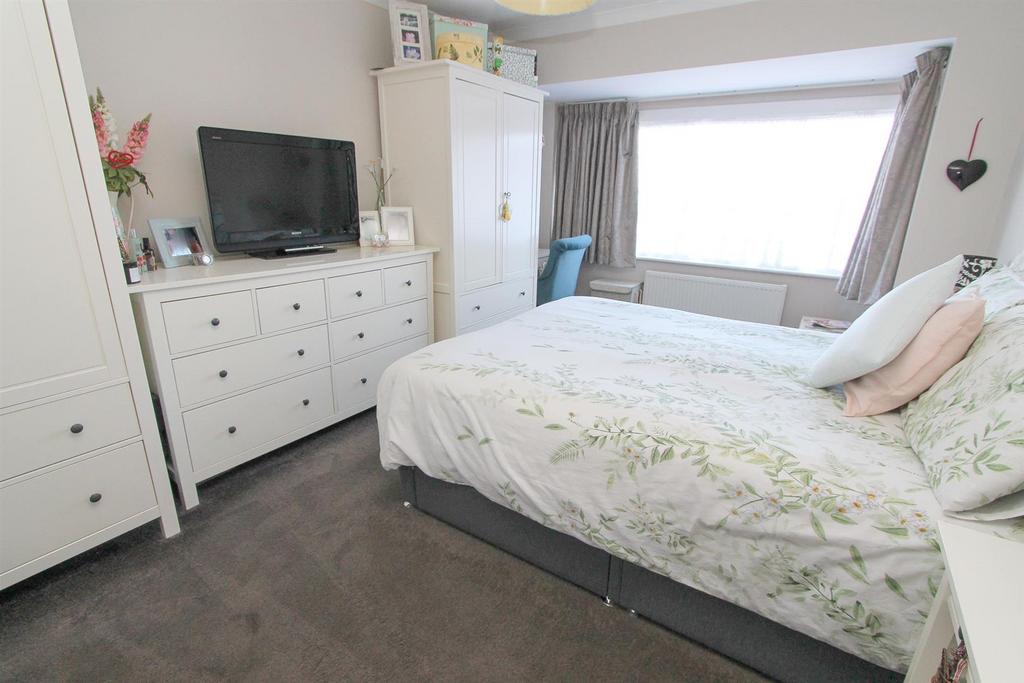 Bed 1.jpg