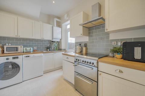 2 bedroom flat for sale, Blandford Road, Beckenham