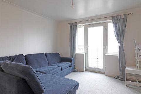 2 bedroom flat for sale, Lumley Road, Horley