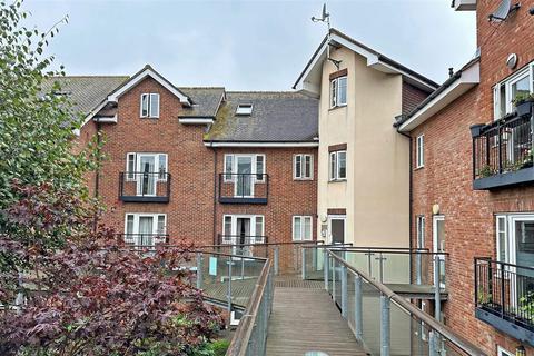 2 bedroom flat for sale, Lumley Road, Horley